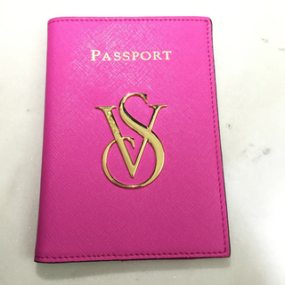 ヴィクトリアズシークレット(Victoria's Secret)の『こばさん専用パスポートケース ピンク』(名刺入れ/定期入れ)