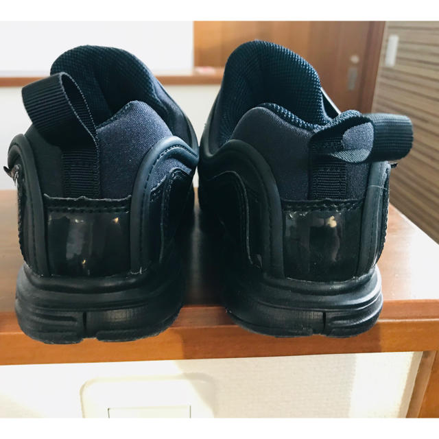 NIKE(ナイキ)のNIKE ナイキ ダイナモフリー スリッポン 21.5㎝ キッズ/ベビー/マタニティのキッズ靴/シューズ(15cm~)(スニーカー)の商品写真