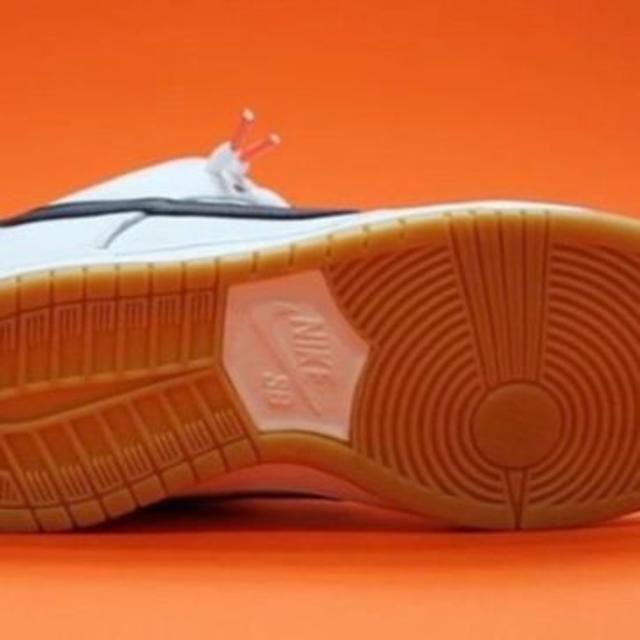 NIKE(ナイキ)の28海外限定Nike SB Dunk Low White Gum メンズの靴/シューズ(スニーカー)の商品写真
