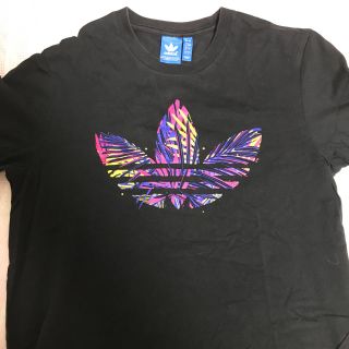 アディダス(adidas)のadidas Tシャツ(Tシャツ/カットソー(半袖/袖なし))