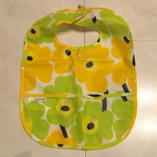 マリメッコ(marimekko)のマリメッコ　スタイ（ライム）(お食事エプロン)