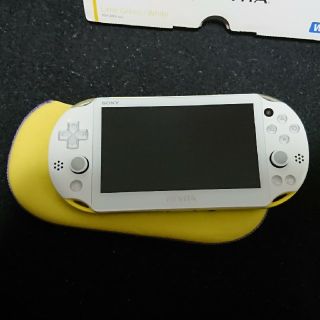 ソニー(SONY)のPSVITA PCH-2000 ZA13(携帯用ゲーム機本体)