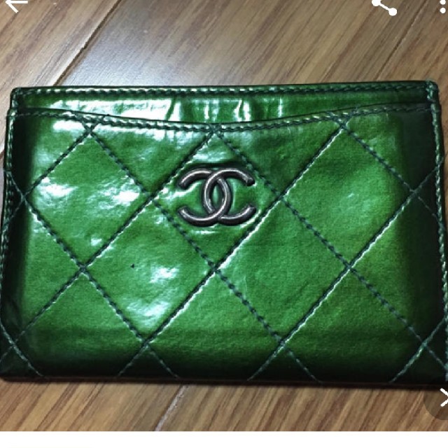 CHANEL(シャネル)のシャネル マトラッセ エナメル カードケース レディースのファッション小物(名刺入れ/定期入れ)の商品写真