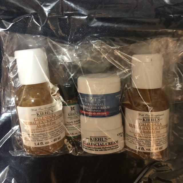 Kiehl's(キールズ)のKIEHL'S トートバック等 未使用 コスメ/美容のキット/セット(サンプル/トライアルキット)の商品写真