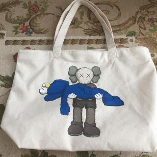 ユニクロ(UNIQLO)のユニクロ トートバッグ KAWS(トートバッグ)