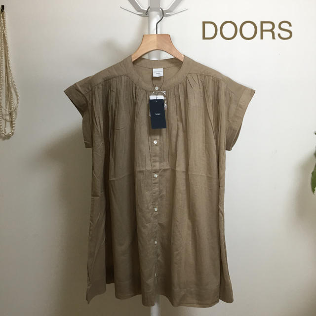 URBAN RESEARCH DOORS(アーバンリサーチドアーズ)の新品🍀今季 DOORS コットンボイルギャザーブラウス レディースのトップス(シャツ/ブラウス(半袖/袖なし))の商品写真