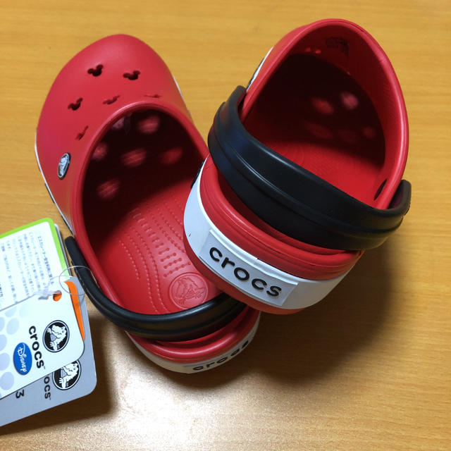 crocs(クロックス)の新品 21㎝ クロックス クロックバンド ミッキー 3.0 キッズ キッズ/ベビー/マタニティのキッズ靴/シューズ(15cm~)(サンダル)の商品写真