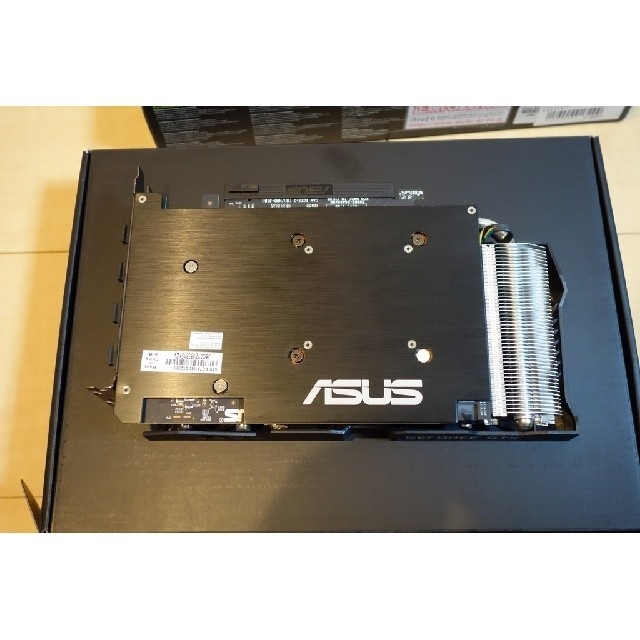 ASUS(エイスース)のASUS GTX1060 6GB [STRIX-GTX1060-DC2O6G] スマホ/家電/カメラのPC/タブレット(PCパーツ)の商品写真
