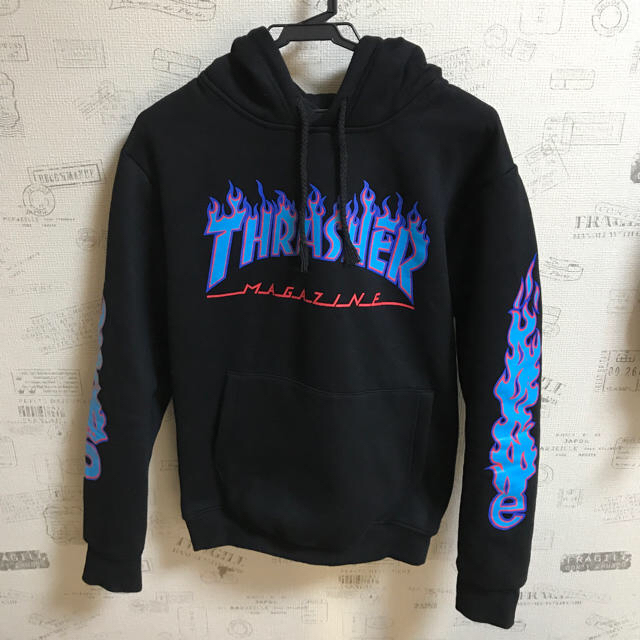 THRASHER(スラッシャー)のTHRASHERファイヤーフレイム ロゴ フードパーカー黒 レディースのトップス(パーカー)の商品写真