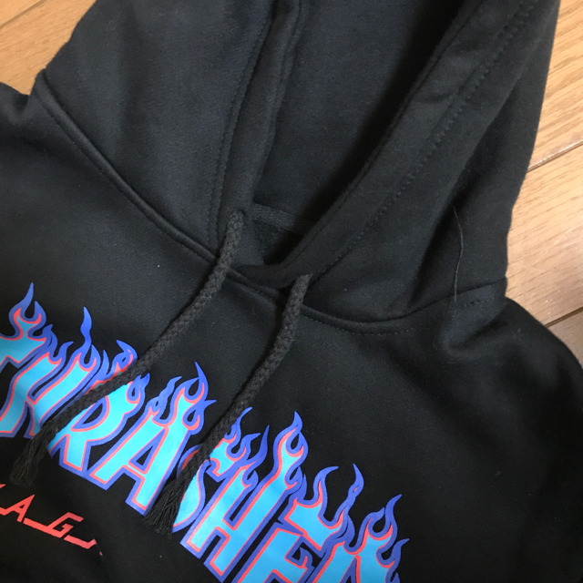 THRASHER(スラッシャー)のTHRASHERファイヤーフレイム ロゴ フードパーカー黒 レディースのトップス(パーカー)の商品写真