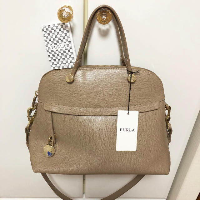 Furla(フルラ)の【美品】フルラ パイパー M ベージュ レディースのバッグ(ハンドバッグ)の商品写真