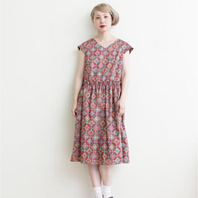 Dot&Stripes CHILDWOMAN(ドットアンドストライプスチャイルドウーマン)のリバティプリント ワンピース レディースのワンピース(ひざ丈ワンピース)の商品写真