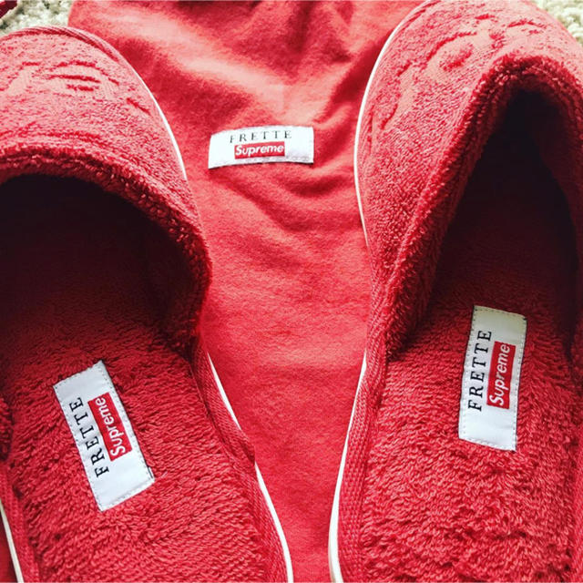 Supreme(シュプリーム)の26-28cm Supreme Frette Slippers 新品未使用 インテリア/住まい/日用品のインテリア小物(スリッパ/ルームシューズ)の商品写真