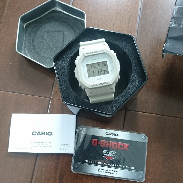 時計CASIO カシオ 新品 ジーショック G-SHOCK  DW5600M-8CR