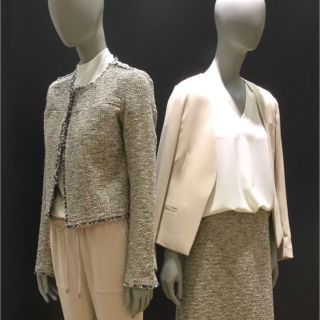 未使用に近い【現行】セオリーリュクス　ノーカラージャケット　Vカラー　アイボリー 未使用級 24年♡セオリーリュクス ノーカラージャケット