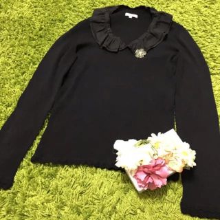 トゥービーシック(TO BE CHIC)のTo be chic❤︎襟付きレーヨンブレンドトップス黒(カットソー(長袖/七分))