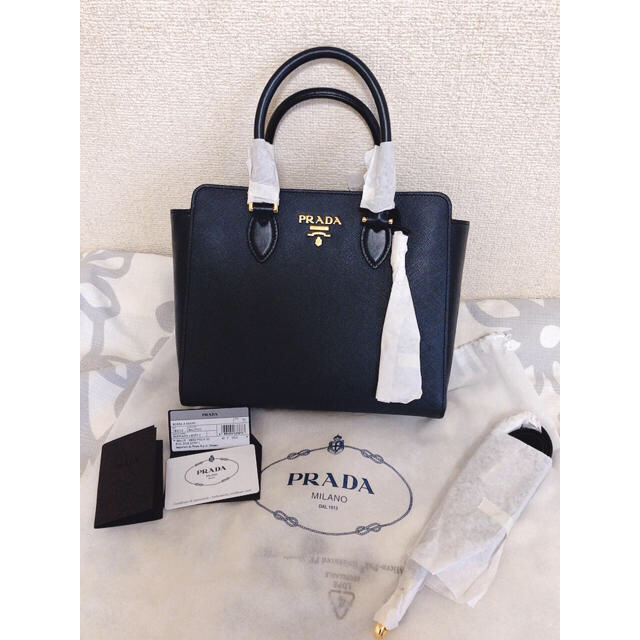 PRADA　プラダ　サフィアーノ　ネイビー