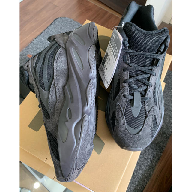 adidas(アディダス)のYEEZY BOOST 700 V2 Vanta 28.5cm メンズの靴/シューズ(スニーカー)の商品写真