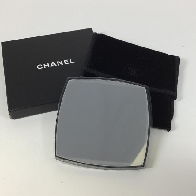 CHANEL - シャネル 両面ミラー 拡大鏡付 保護フイルム付 ☆未使用☆ CHANEL の通販 by 廊下の水問題は解決しました s