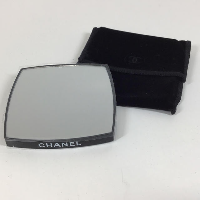 CHANEL(シャネル)のシャネル 両面ミラー 拡大鏡付 保護フイルム付  ☆未使用☆ CHANEL  レディースのファッション小物(ミラー)の商品写真