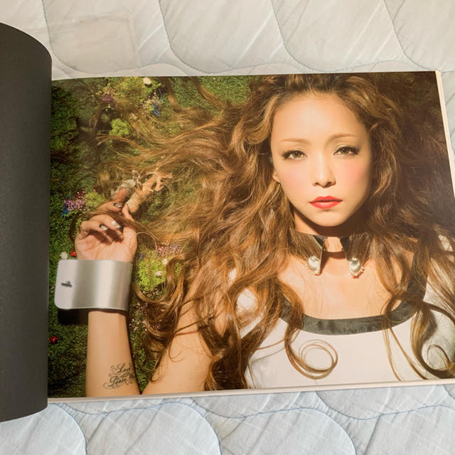 安室奈美恵FEELツアーパンフレット エンタメ/ホビーのタレントグッズ(ミュージシャン)の商品写真