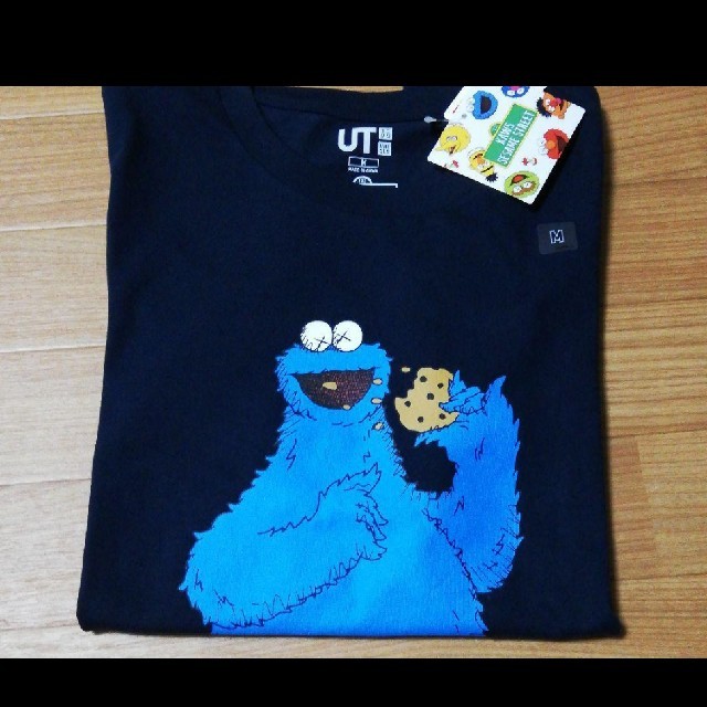 UNIQLO(ユニクロ)のUNIQLO　ユニクロ　カウズ　セサミストリート　シャツ　M メンズのトップス(Tシャツ/カットソー(半袖/袖なし))の商品写真