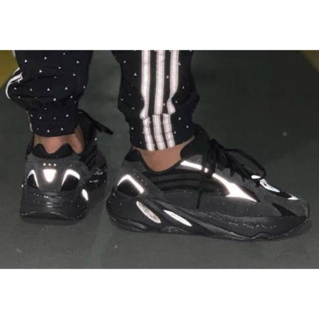 adidas YEEZY BOOST 700 V2 Vanta