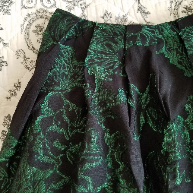 UNITED ARROWS green label relaxing(ユナイテッドアローズグリーンレーベルリラクシング)の[GREEN LABEL RELAXING]ﾎﾞﾀﾆｶﾙ柄 ｵﾊﾟｰﾙ ｽｶｰﾄ レディースのスカート(ひざ丈スカート)の商品写真