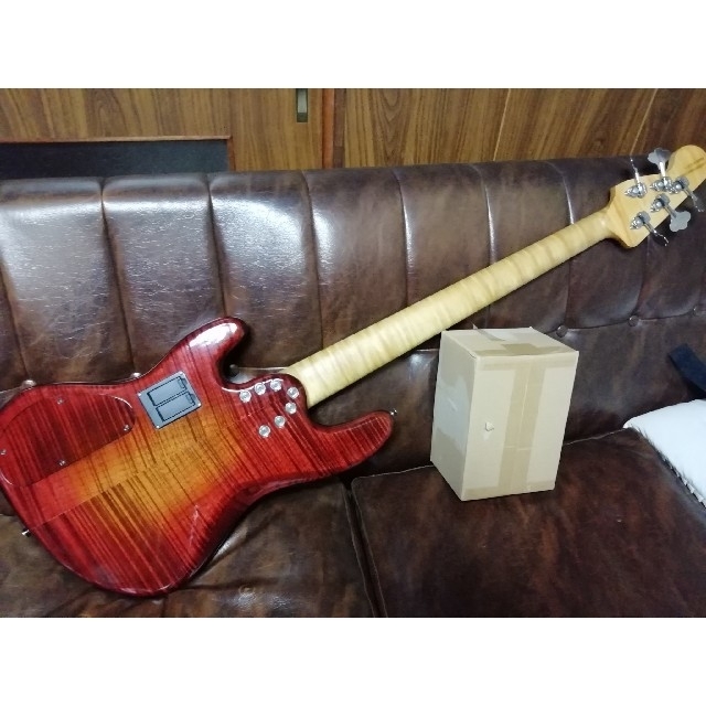 Red Belli Guitars カスタム5弦ベース 楽器のベース(エレキベース)の商品写真