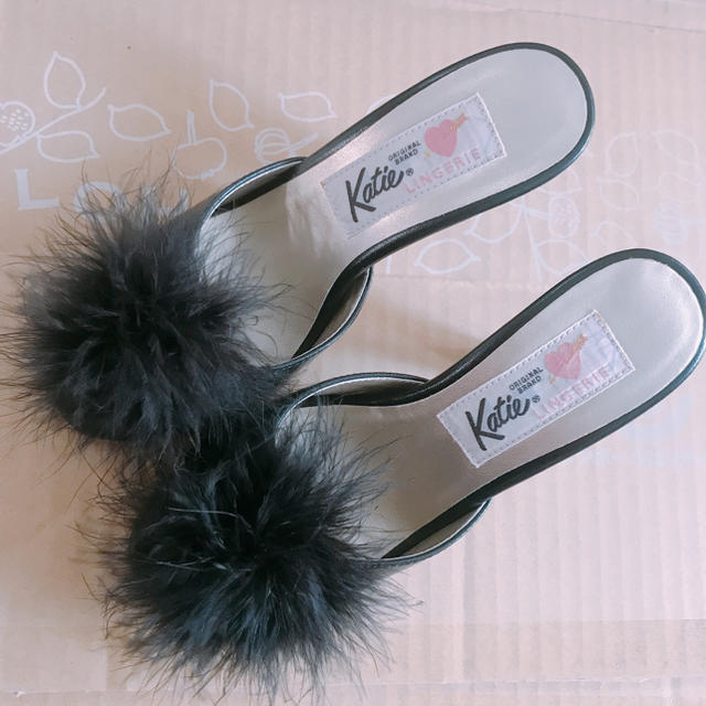 Katie(ケイティー)のkatie PON PON marabou mule レディースの靴/シューズ(ミュール)の商品写真