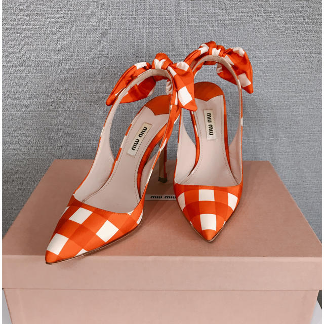 miumiu(ミュウミュウ)のmiumiu ギンガムチェック オープンバック ストラップ リボン パンプス レディースの靴/シューズ(ハイヒール/パンプス)の商品写真