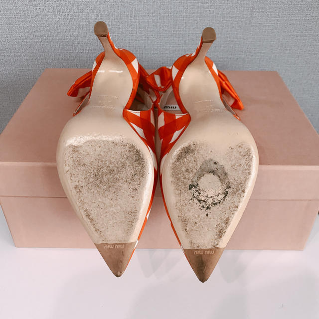 miumiu(ミュウミュウ)のmiumiu ギンガムチェック オープンバック ストラップ リボン パンプス レディースの靴/シューズ(ハイヒール/パンプス)の商品写真