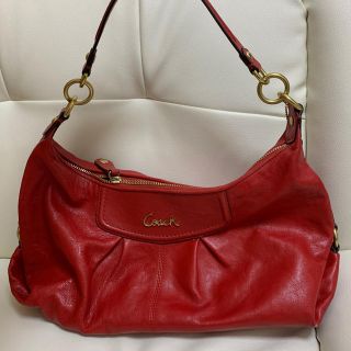 コーチ(COACH)のCOACH ショルダーバッグ 赤　★最終お値下げ中★(ショルダーバッグ)