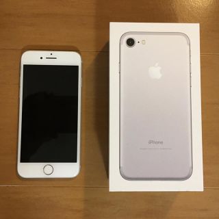 アイフォーン(iPhone)のiPhone7 128GB(スマートフォン本体)