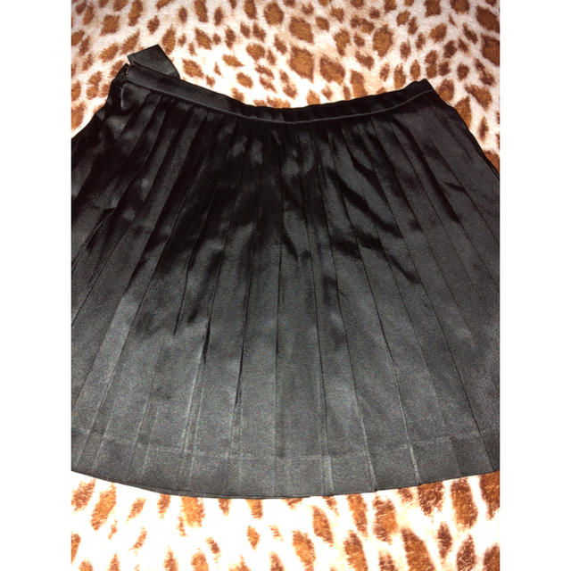 CECIL McBEE(セシルマクビー)の未使用 サテンおリボン付きプリーツスカート レディースのスカート(ミニスカート)の商品写真