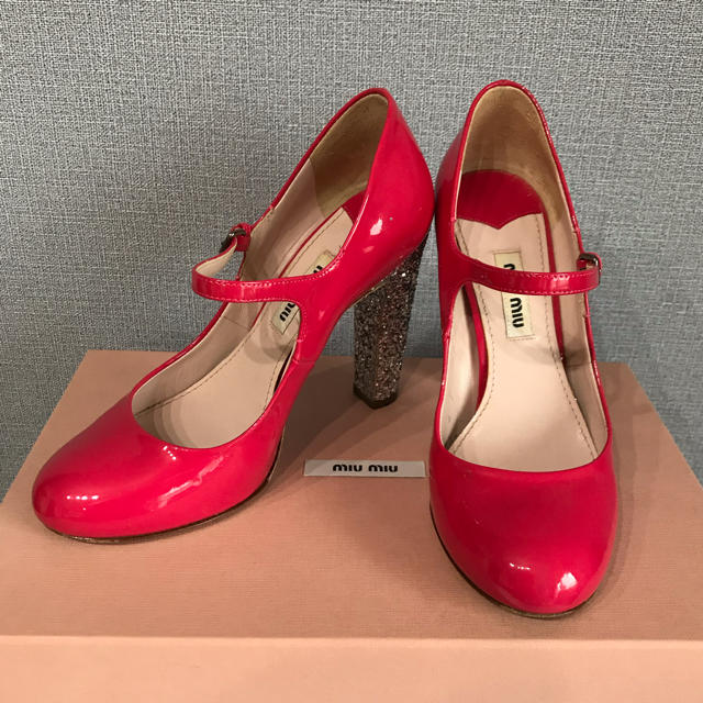 miumiu グリッターヒール エナメル パンプス