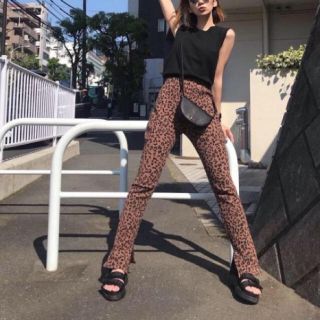 マウジー(moussy)の新作即完売☆MOUSSY RIB FLARE パンツ☆レオパード柄リブパンツ新品(カジュアルパンツ)