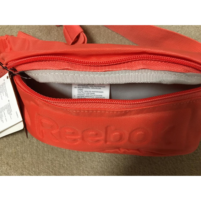Reebok(リーボック)のリーボック ウエストポーチ 新品未使用 レディースのバッグ(ボディバッグ/ウエストポーチ)の商品写真