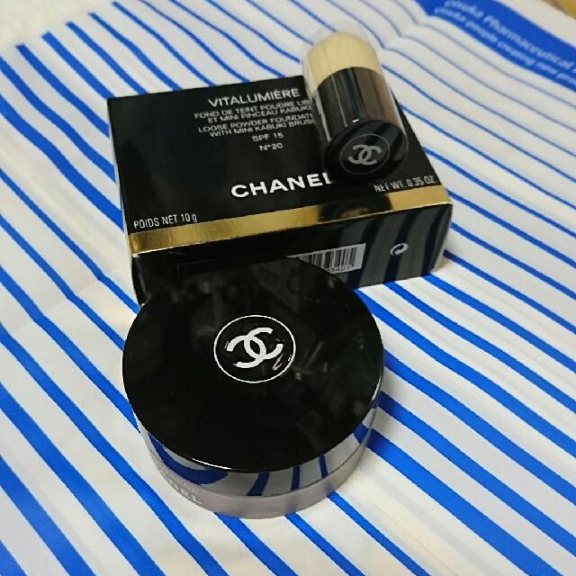 コスメ/美容CHANEL ルース パウダーファンデーション 20番 カブキブラシ付 新品