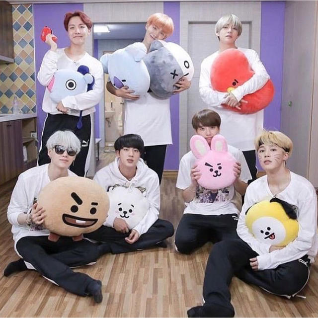 BT21 COOKY クッション 30cm エンタメ/ホビーのCD(K-POP/アジア)の商品写真