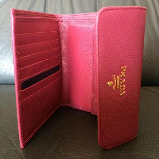 新作正規店 PRADA プラダ折ミニ財布 サフィアーノレザーピンクバッグ長コインカードケースの通販 by Rinka♡|プラダならラクマ - 新品未使用 即納大特価