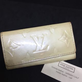 ルイヴィトン(LOUIS VUITTON)の【Louis Vuitton】 ４連キーケース★　ヴェルニ　ヴィトン　ホワイト(キーケース)