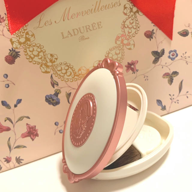 LADUREE(ラデュレ)のラスト1点 未使用 リミテッドケース LADUREE コスメ/美容のベースメイク/化粧品(チーク)の商品写真