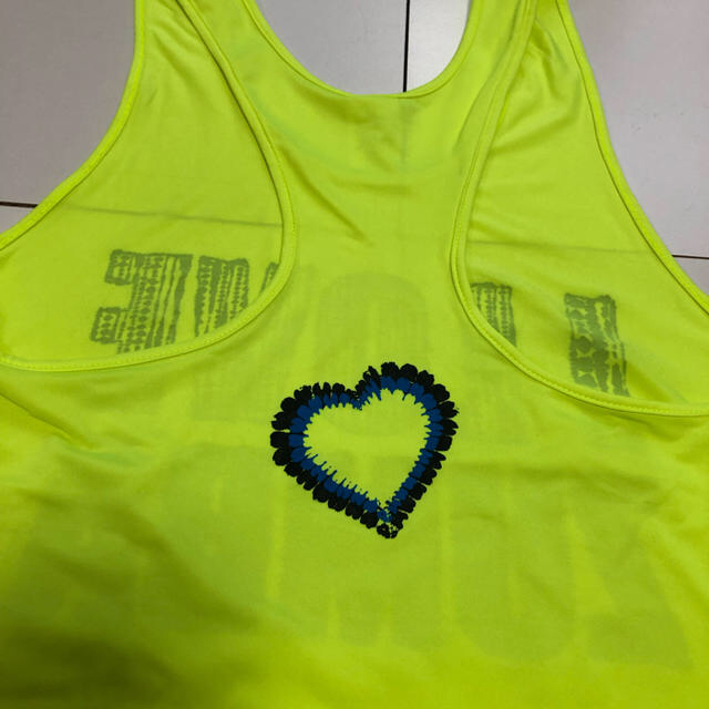 Zumba(ズンバ)のZUMBA  ＬＯＶＥタンクトップとＴシャツ スポーツ/アウトドアのトレーニング/エクササイズ(トレーニング用品)の商品写真