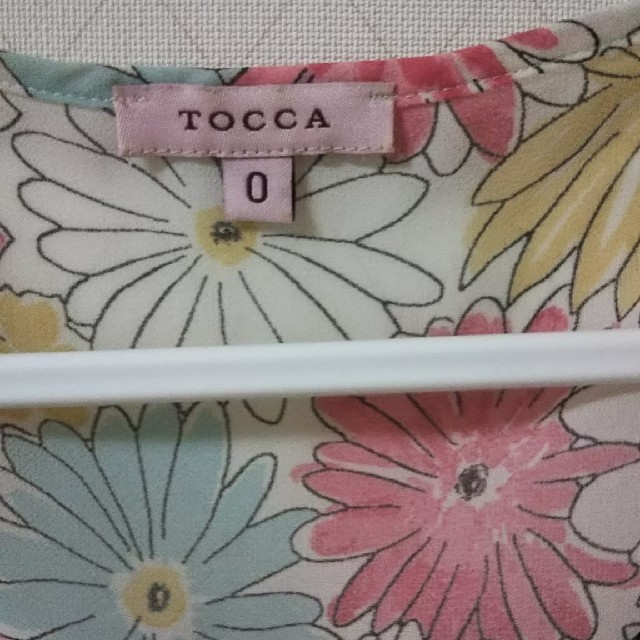 TOCCA(トッカ)の専用出品トッカ花柄ブラウスrucoさん専用 レディースのトップス(シャツ/ブラウス(半袖/袖なし))の商品写真