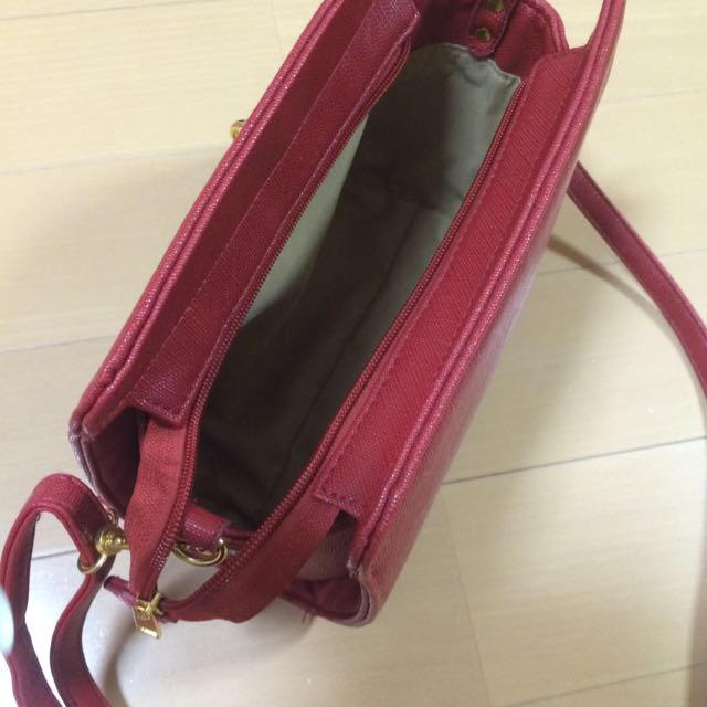 赤ショルダーバック レディースのバッグ(ショルダーバッグ)の商品写真