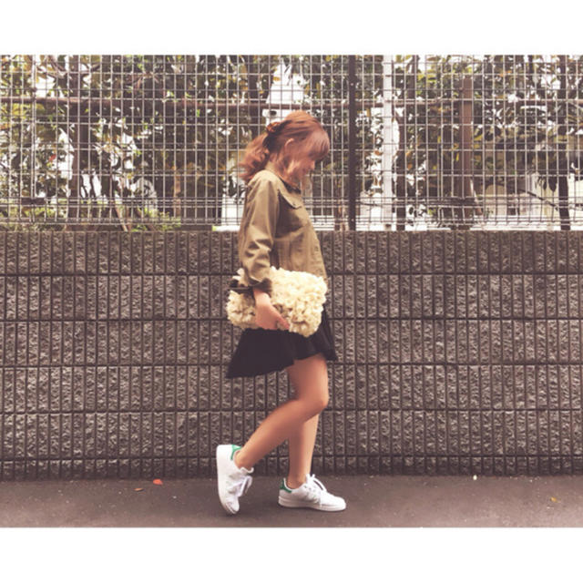 IENA(イエナ)の高山直子さんブランド フリル クラッチバッグ レディースのバッグ(かごバッグ/ストローバッグ)の商品写真