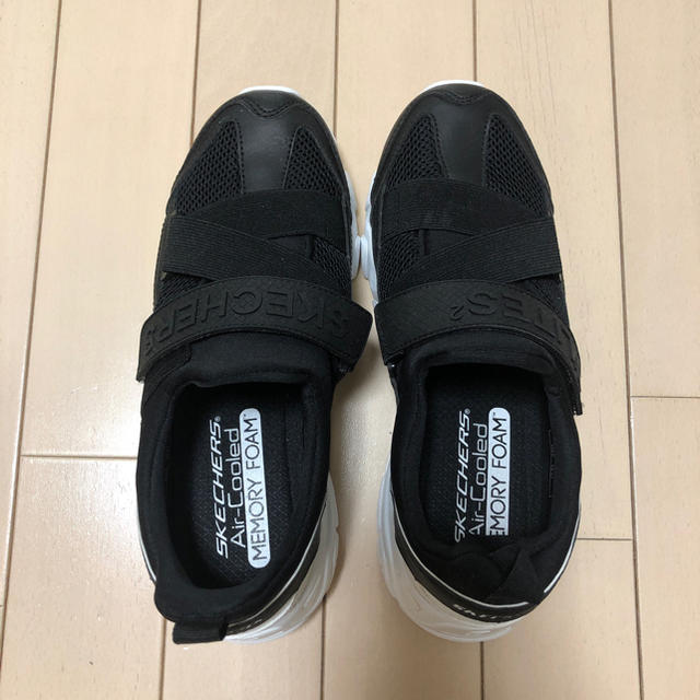 SKECHERS Air-Cooled MEMORY FOAM スニーカー