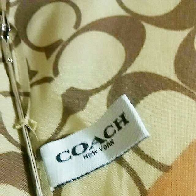 COACH(コーチ)の【新品】COACH コーチ カーキ 携帯 折り畳み傘 タグ付き 高級   レディースのファッション小物(傘)の商品写真