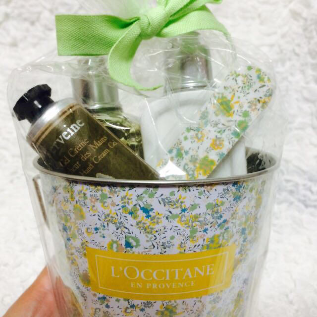 L'OCCITANE(ロクシタン)の数量限定♡ヴァーベナプチブルームギフト コスメ/美容のボディケア(ボディローション/ミルク)の商品写真